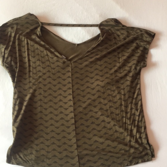 Patterned t-shirt. - Picture 2 of 4